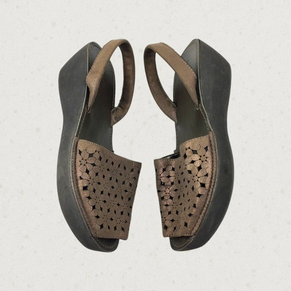 Reaction Kenneth Cole Bronze Laser Cut Floral Wedge Slingback Sandals Womens